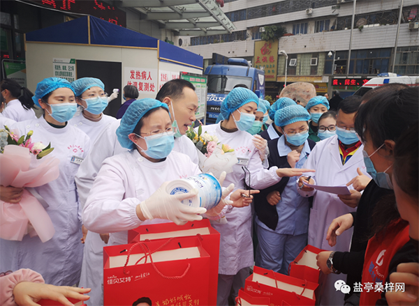 “优爱行动”走进盐亭县医院，护士获得11万元捐赠！(图4)